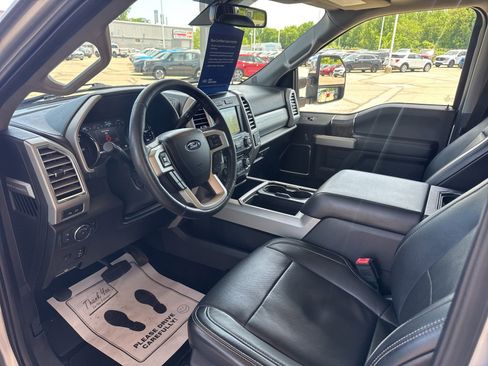 Used 2017 Ford F250 Lariat w/ Lariat Ultimate Package AWD/4WD image 27