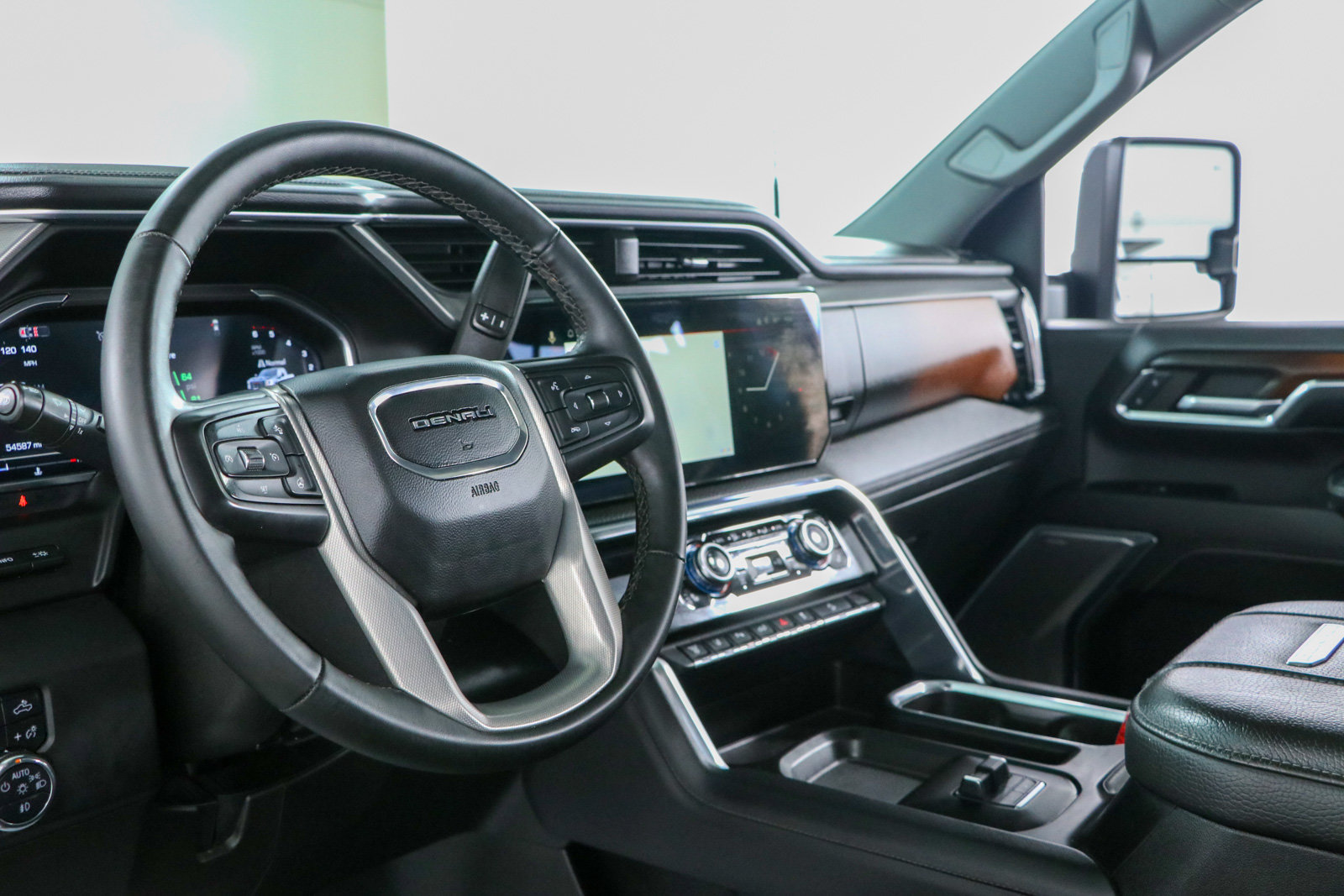 Used 2024 GMC Sierra 2500 Denali AWD/4WD image 27