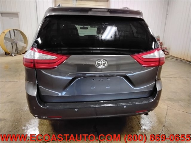 Used 2015 Toyota Sienna XLE w/ XLE Navigation Package FWD image 8