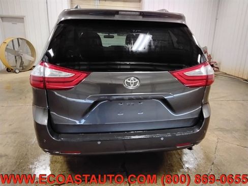 Used 2015 Toyota Sienna XLE w/ XLE Navigation Package image 8