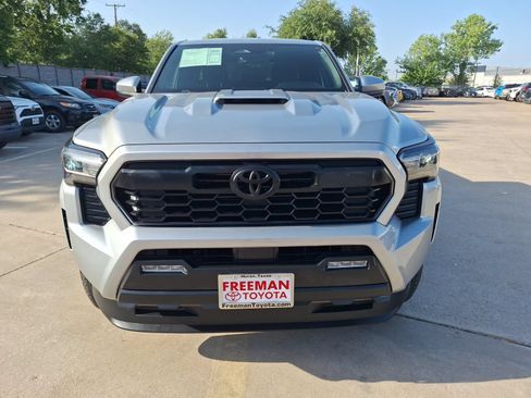 Used 2024 Toyota Tacoma TRD Sport AWD/4WD image 9