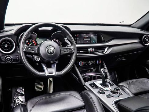Used 2023 Alfa Romeo Stelvio Veloce AWD/4WD image 5