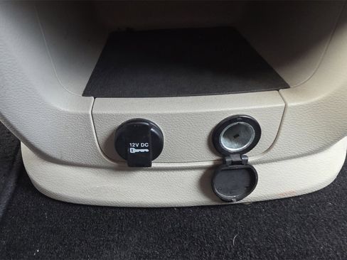 Used 2018 Dodge Grand Caravan SE w/ UConnect Hands-Free Group image 24