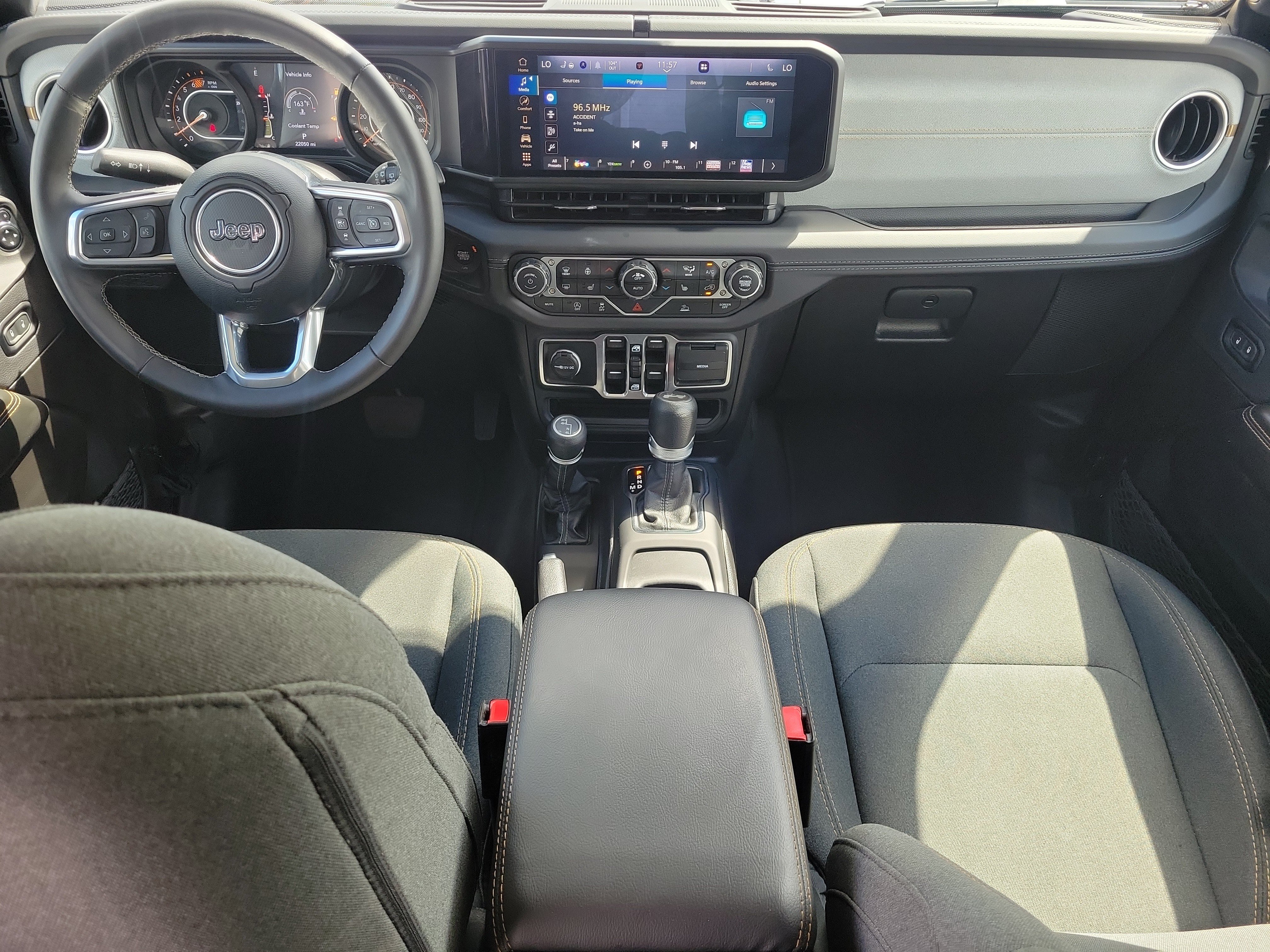 Used 2025 Jeep Wrangler Unlimited Sahara AWD/4WD image 19