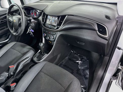 Used 2019 Chevrolet Trax LS FWD image 28