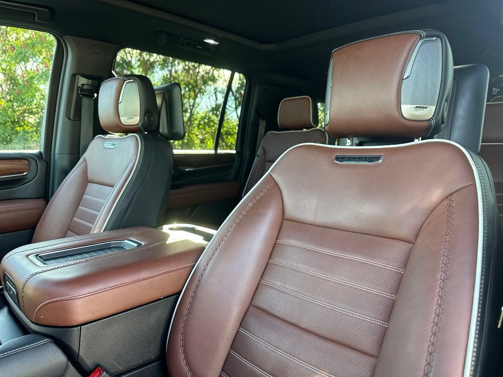Used 2023 GMC Yukon XL Denali Ultimate AWD/4WD image 18