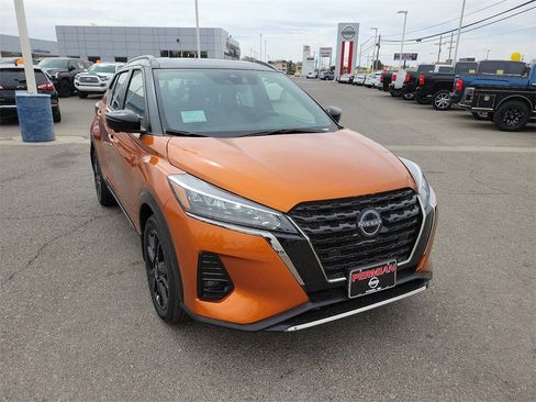 New 2024 Nissan Kicks SR w/ SR Premium Package image 2