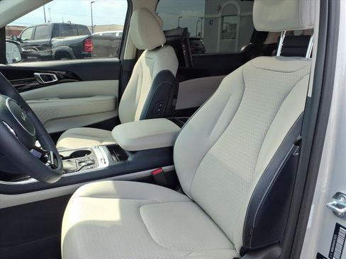 Used 2025 Kia Carnival SX Prestige FWD image 16