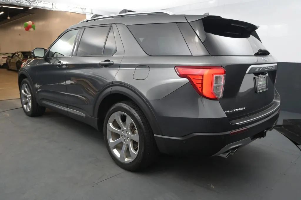 Used 2020 Ford Explorer Platinum w/ Premium Technology Package AWD/4WD image 3