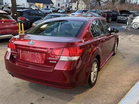 Used 2010 Subaru Legacy 2.5i Premium image 5
