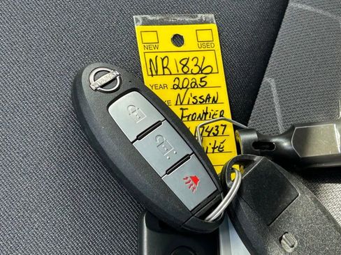 Certified 2025 Nissan Frontier SV AWD/4WD image 53