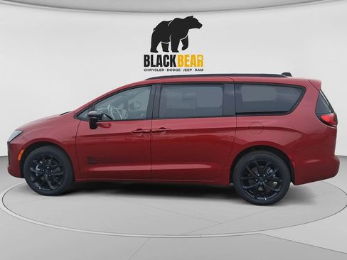 New 2027 Chrysler Pacifica Select AWD/4WD image 6