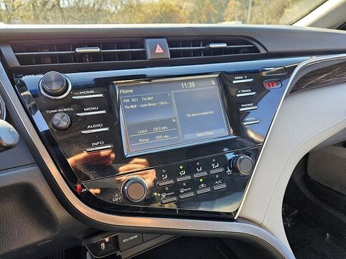 Used 2018 Toyota Camry LE image 19