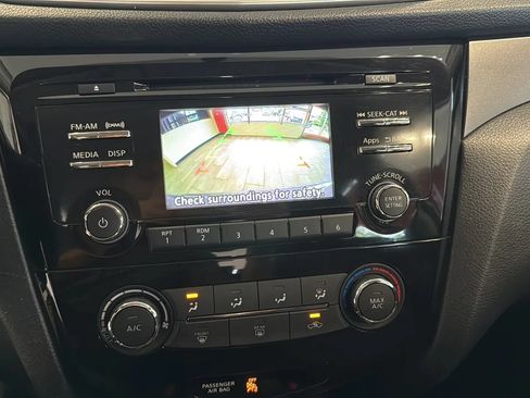 Used 2015 Nissan Rogue S FWD image 18