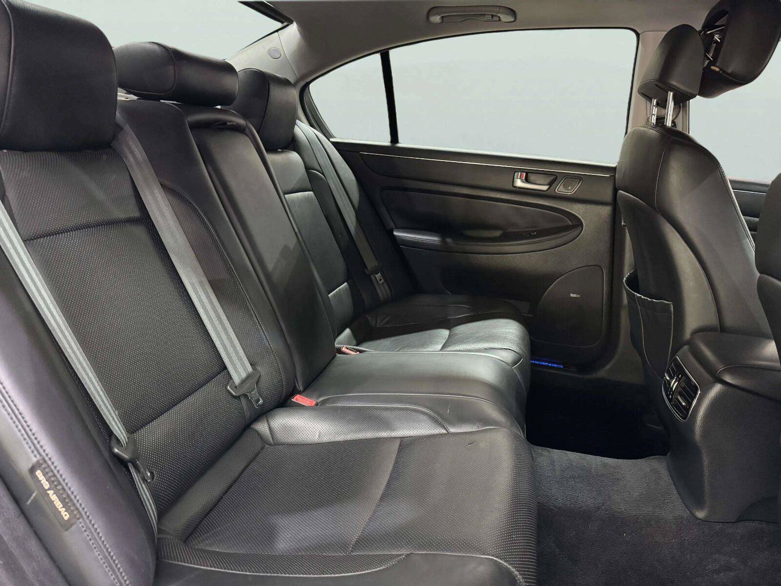 Used 2013 Hyundai Genesis 5.0 R-Spec RWD image 31