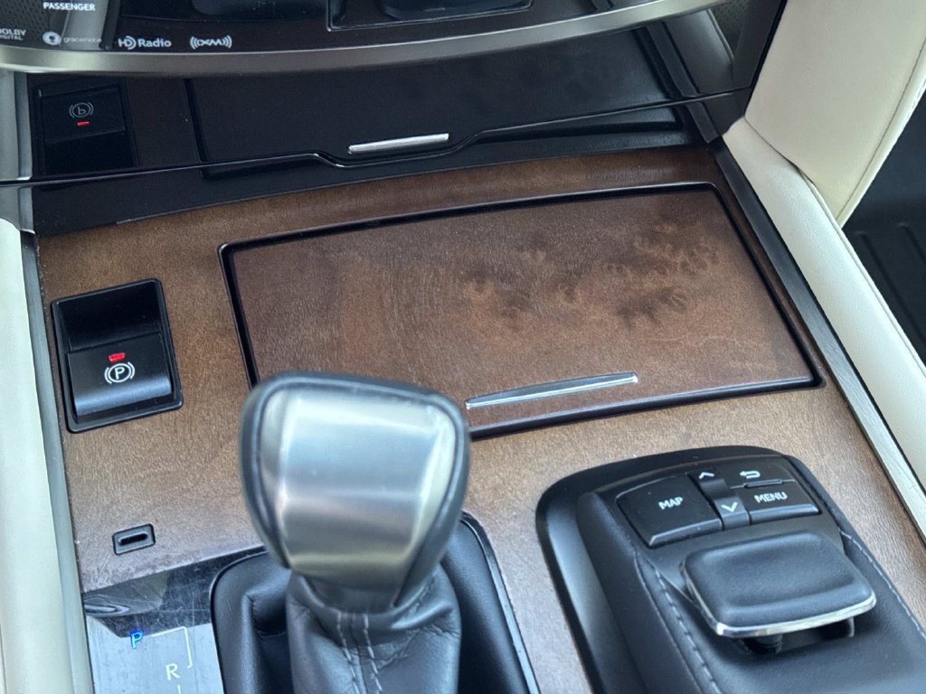 Used 2021 Lexus LX 570 4WD w/ Luxury Package image 27