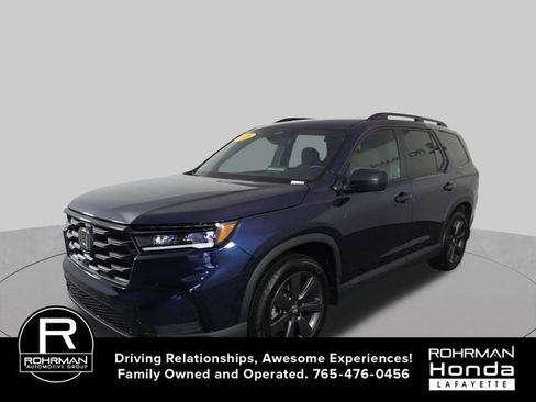 Used 2025 Honda Pilot Sport image 4
