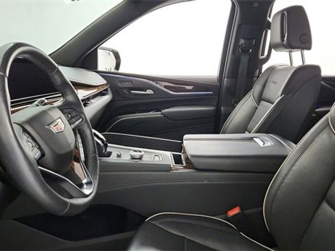 Certified 2022 Cadillac Escalade Premium Luxury image 10