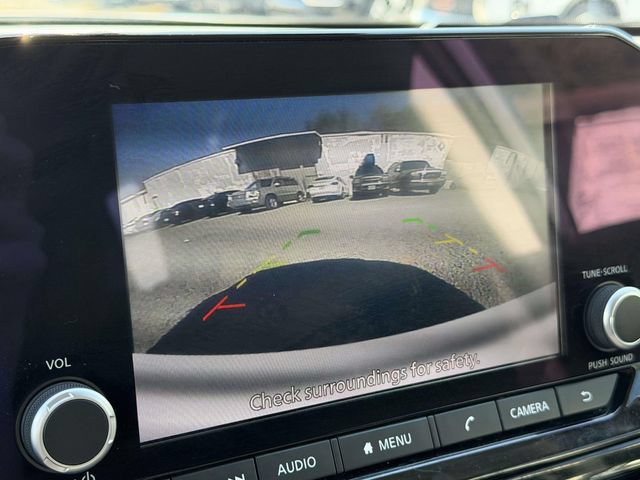 Used 2025 Nissan Pathfinder SV FWD image 2
