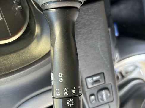 Used 2014 Toyota Yaris L image 15