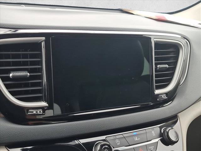 Used 2022 Chrysler Pacifica Touring-L FWD image 13