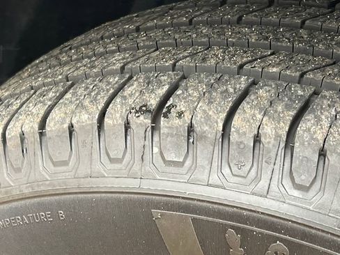 Used 2023 Nissan Rogue SV w/ SV Premium B Package image 8