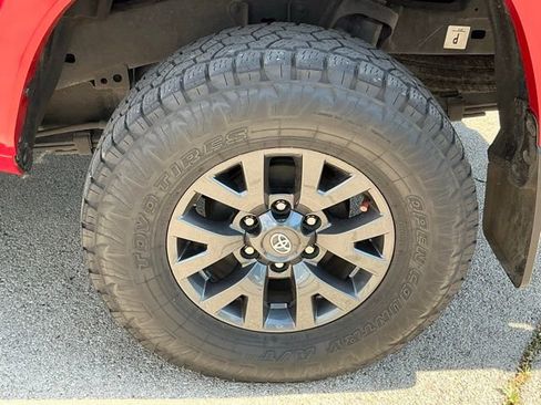 Used 2022 Toyota Tacoma SR5 RWD image 5
