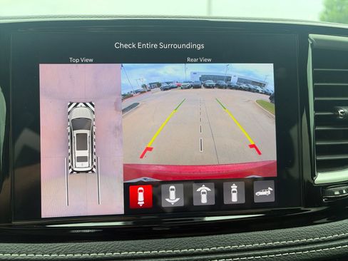 Used 2025 Chrysler Pacifica Select AWD/4WD image 22