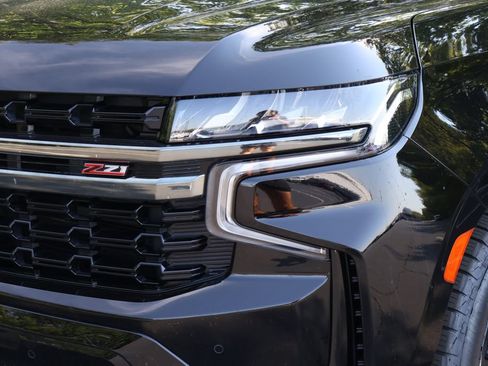 Used 2022 Chevrolet Tahoe Z71 w/ Z71 Off-Road Package AWD/4WD image 3