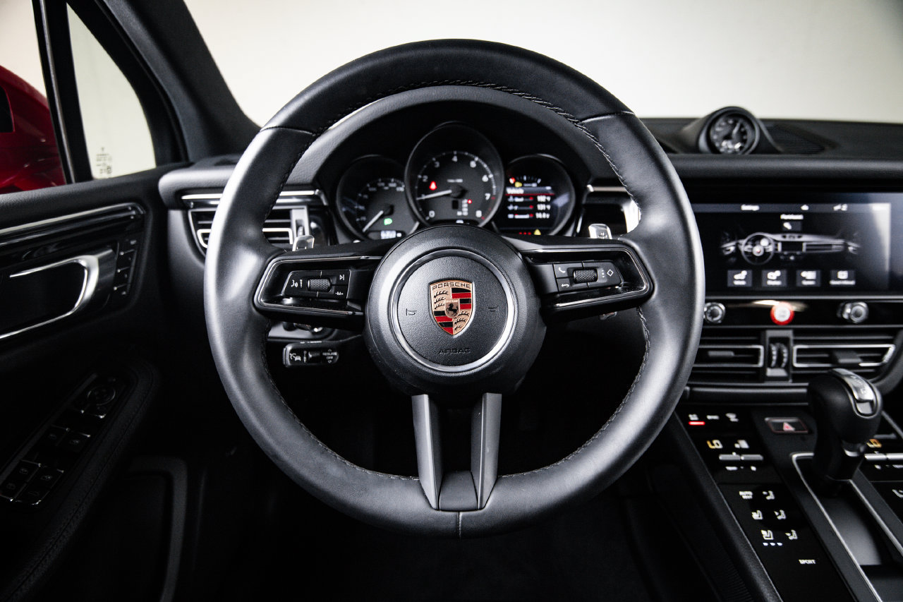 Certified 2026 Porsche Macan AWD/4WD image 26