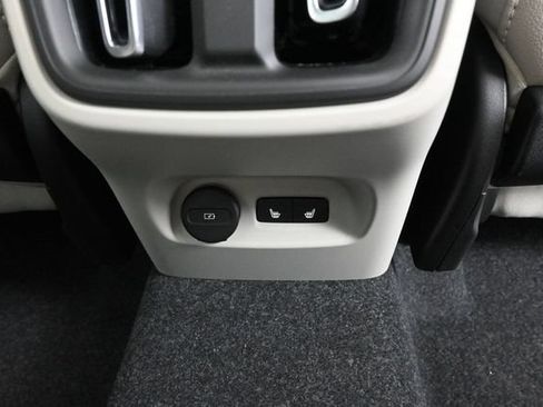 New 2026 Volvo XC40 B5 Plus w/ Protection Package Premier AWD/4WD image 33