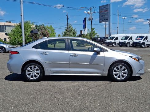 Used 2023 Toyota Corolla LE AWD/4WD image 8
