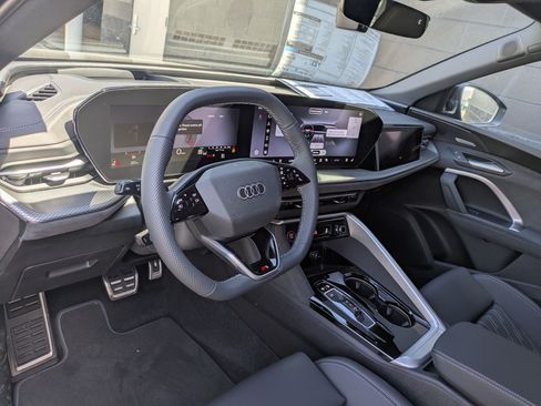 New 2026 Audi SQ5 Prestige AWD/4WD image 9