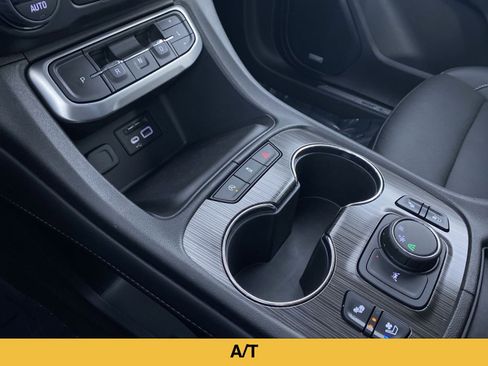 Certified 2023 GMC Acadia SLT w/ Elevation Edition FWD image 7