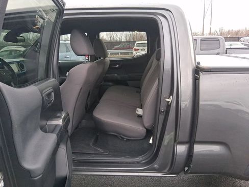 Used 2019 Toyota Tacoma TRD Off-Road image 5