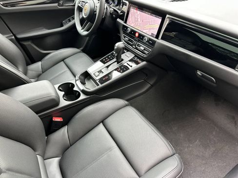 New 2026 Porsche Macan AWD/4WD image 17
