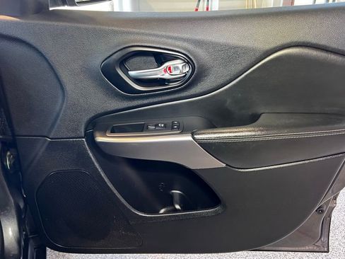 Used 2022 Jeep Cherokee Latitude Lux w/ Sun & Sound Group image 51