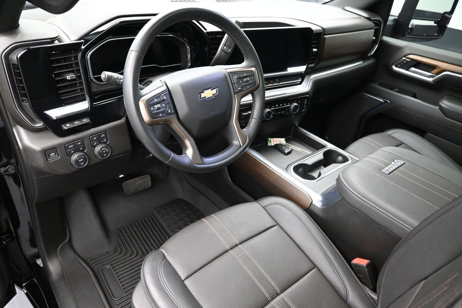 Used 2024 Chevrolet Silverado 3500 High Country w/ High Country Premium Package AWD/4WD image 22