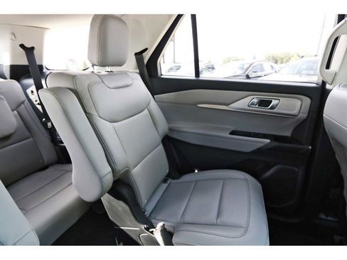 Used 2025 Ford Explorer Active w/ Active Comfort Package image 10