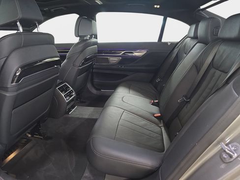Used 2022 BMW 740i w/ M Sport Package RWD image 12