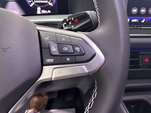 New 2025 Volkswagen Tiguan SE image 24