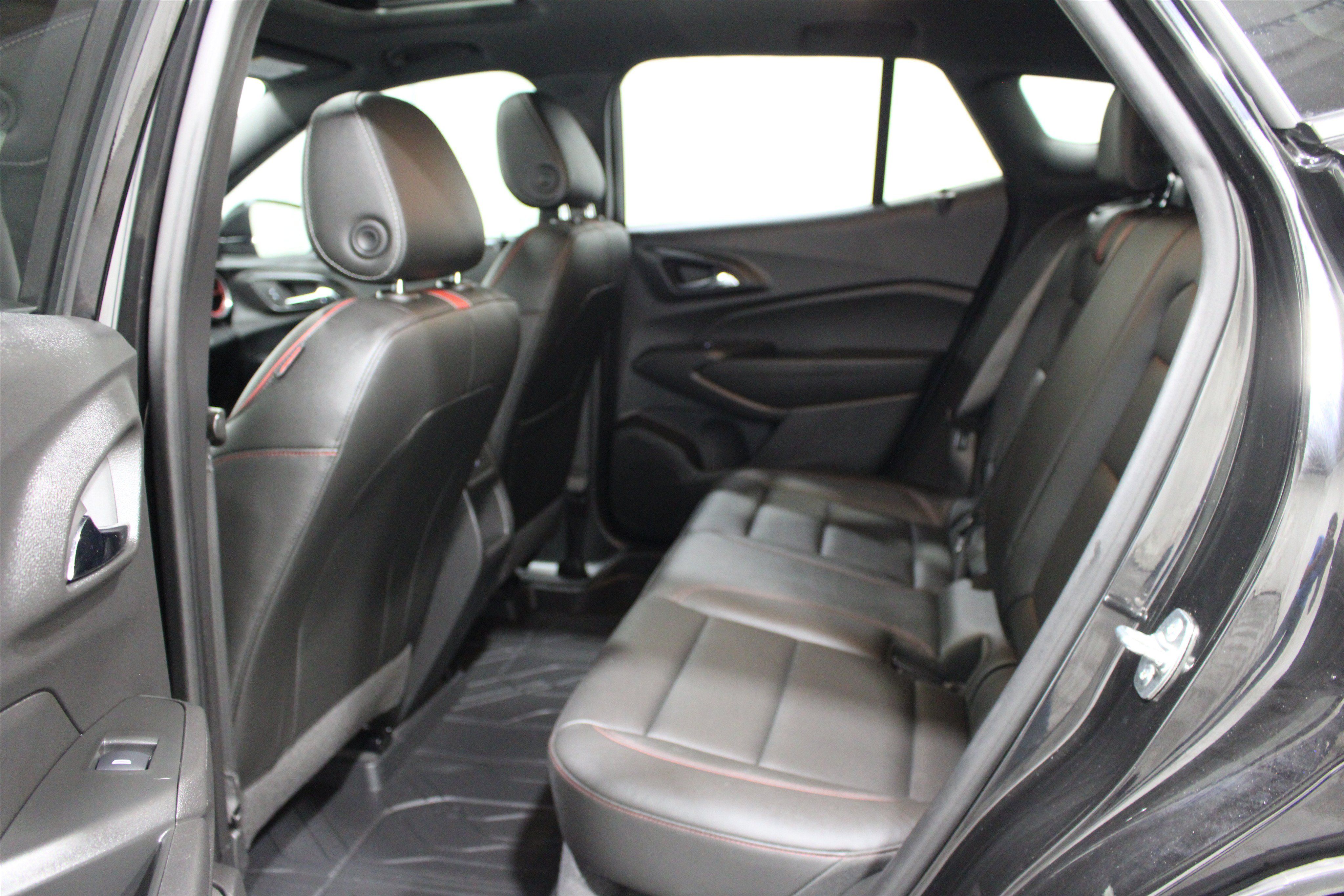 Used 2025 Chevrolet Trax RS w/ Sunroof Package FWD image 21