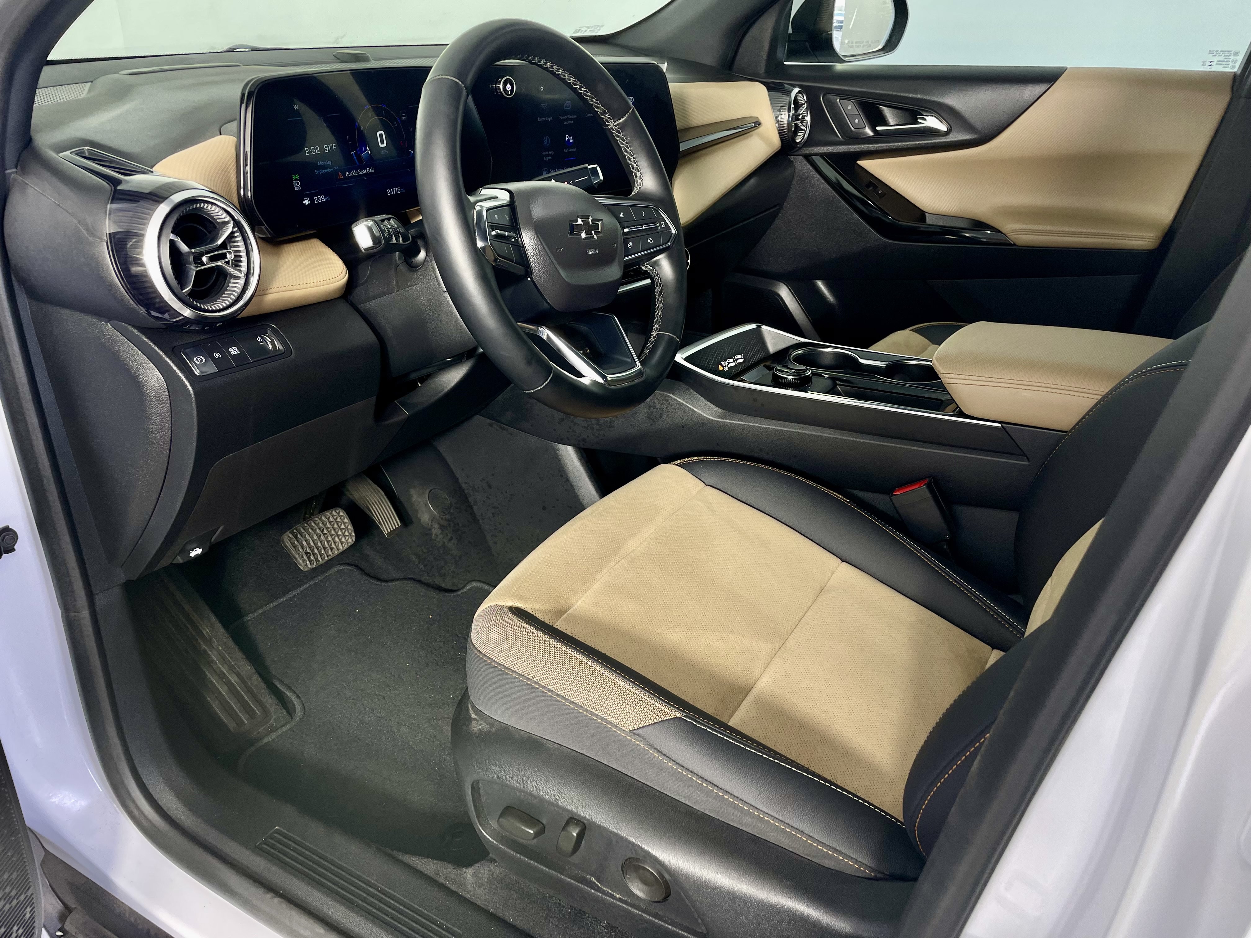 Used 2025 Chevrolet Equinox ACTIV w/ Safety and Technology Package FWD image 10