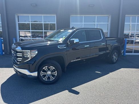Used 2025 GMC Sierra 1500 SLT AWD/4WD image 1