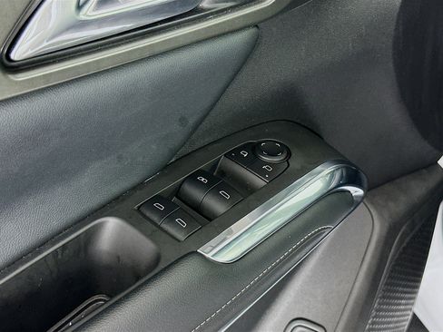 Used 2025 Chevrolet Traverse LT FWD image 15