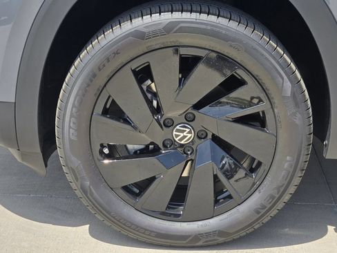 New 2026 Volkswagen Atlas SE FWD image 11