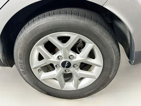 Used 2023 Kia Soul LX w/ LX Technology Package FWD image 11