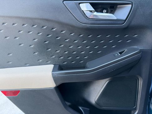 Used 2020 Ford Escape SE image 11