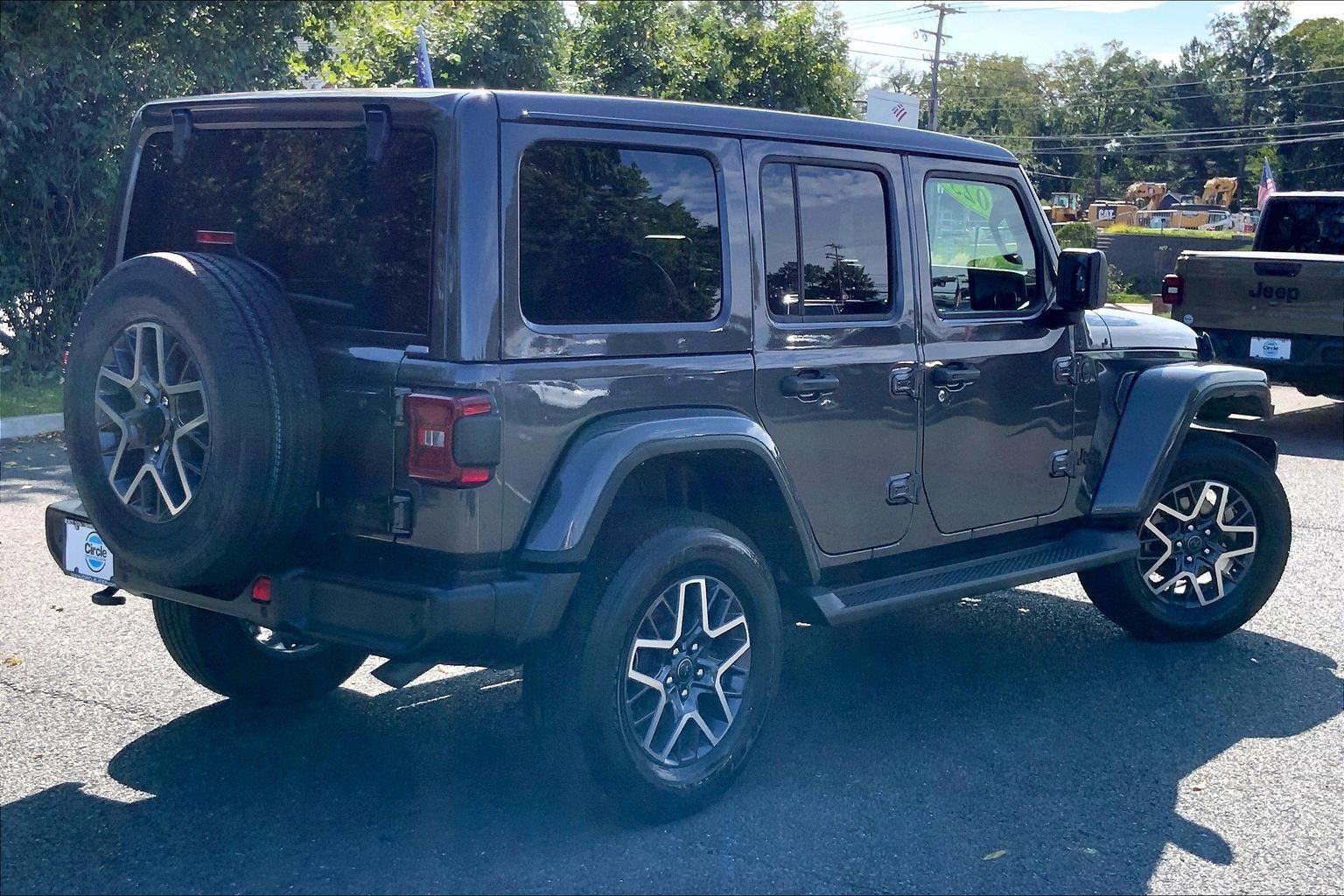Certified 2025 Jeep Wrangler Unlimited Sahara w/ Safety Group AWD/4WD image 12