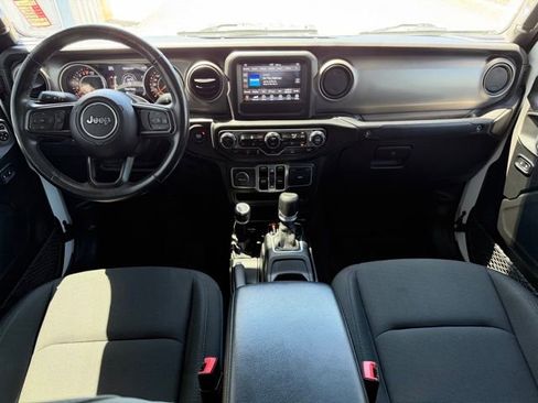 Used 2021 Jeep Gladiator Sport AWD/4WD image 2
